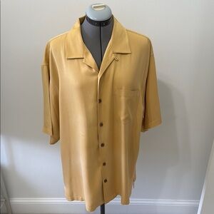 Large men’s Tommy Bahama mustard button down shirt